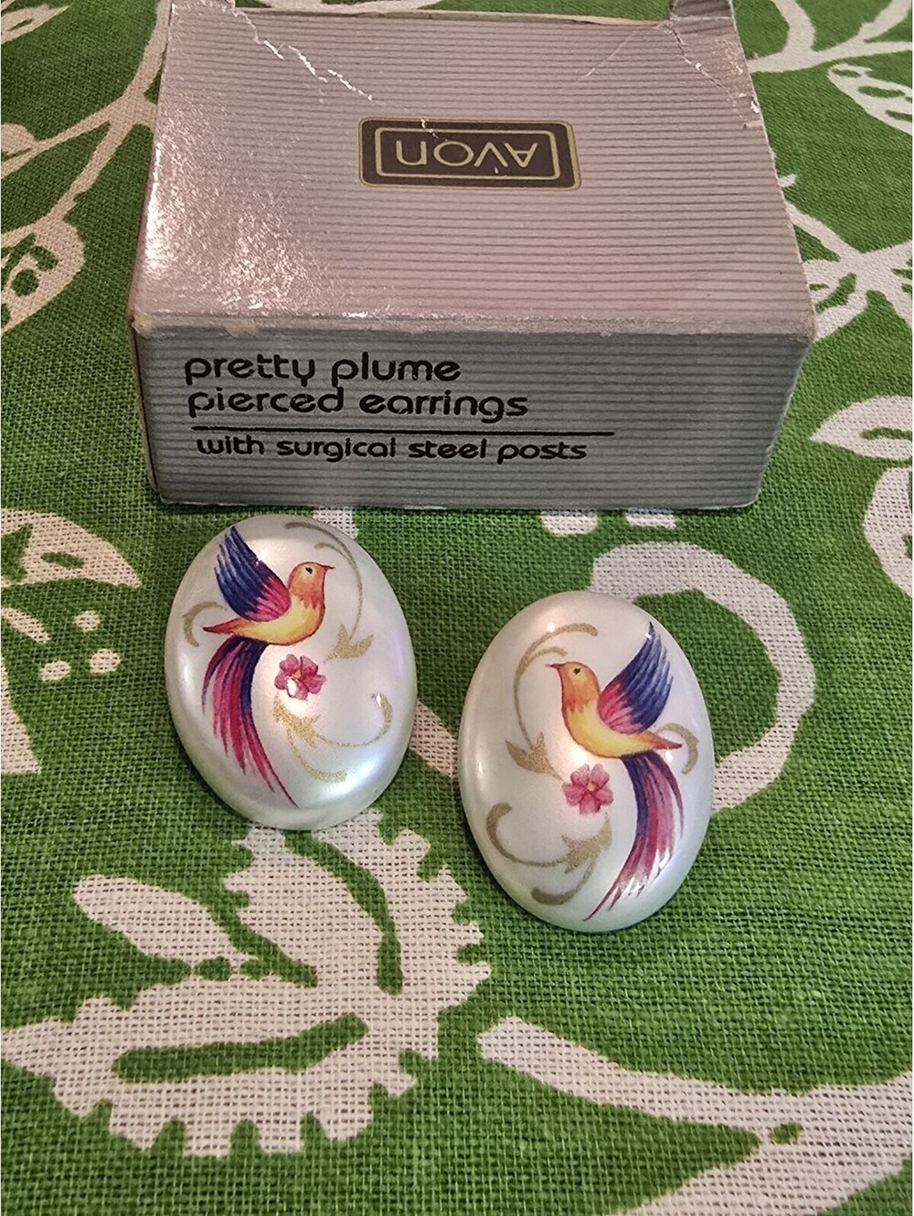 Vintage Avon 1990 Pretty Plume Multicolored Song Bird Oval Earrings Pierced